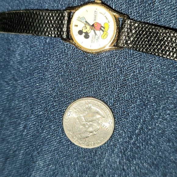 Vintage Seiko Mickey Mouse watch with day/date - Picture 5 of 5